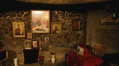 Sofia, Bulgaristan - Eylül 2014 yaklaşık: Gezi şehrin. İç Saint Petka Kilisesi, Aziz Sofya, Bulgaristan, kutsal görüntülerde
