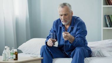 Erkek emekli günlük vitamini Genitoüriner Sistem korumak için karmaşık alarak