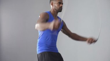 Latin asıllı sporcu ip, önce yıllık maratona atlet ile atlama