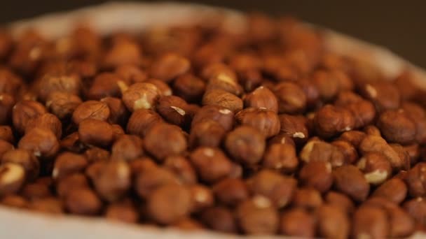 Lískové ořechy, mandle ořechy makra zavřít nahoru, tradiční přírodní vegetariánská — Stock video