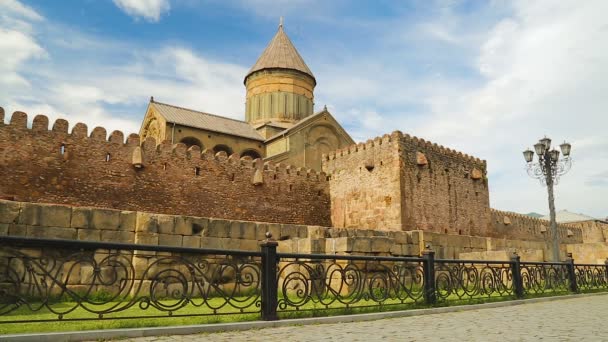 Veduta della Cattedrale di Svetitskhoveli, patrimonio religioso, antico edificio famoso — Video Stock