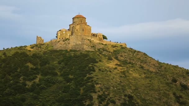 Θέα του μοναστηριού Jvari αρχαία ερείπια στη γεωργία, αξιοθέατα μέρη, τουρισμός — Αρχείο Βίντεο