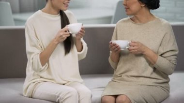Çay içme ve iletişim, kızı ziyaret anne, kadın coziness Anasayfa