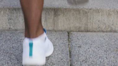 Yol başarı, başarı sembolü kadar somut adımlar, fetih atletik erkek