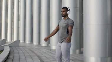 Konsantre kişi önemli rekabet için iyi bir fiziksel form hazırlanıyor