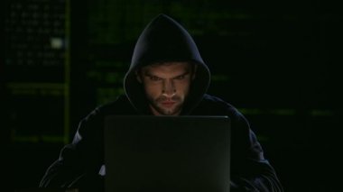 Mutlu ve memnun site koruma kesmek onun başarı ile Cybercriminal