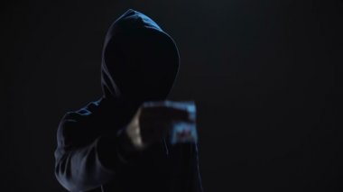Uyuşturucu satıcısı, bağımlılığı sorunu tehlikeli zehirli hap ile çanta satın kişi