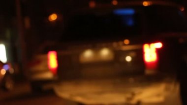 Devriye araba arabalar gece şehir sokak sürüş trafik kazası, olay yerinde geliyor