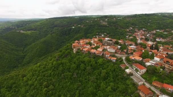 Breathtaking aerial view of old Signagi town in Georgia, picturesque landscape — Stock Video