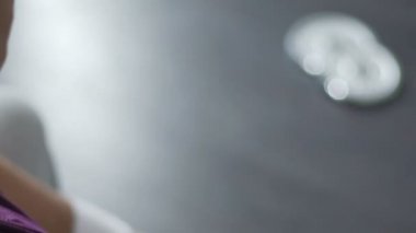 Egzersiz kilo kaybı egzersiz halter ile yaparak motive yetişkin erkek