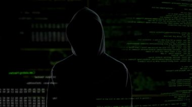 Cryptocurrency hesabı güvenlik koruması çalmak kimliği belirsiz erkek programcı