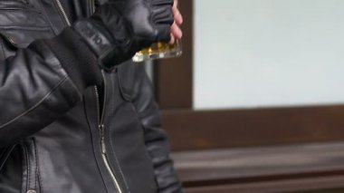 Bir bardak bira, içme motorcu yaşam tarzı, motokros yaşam polis