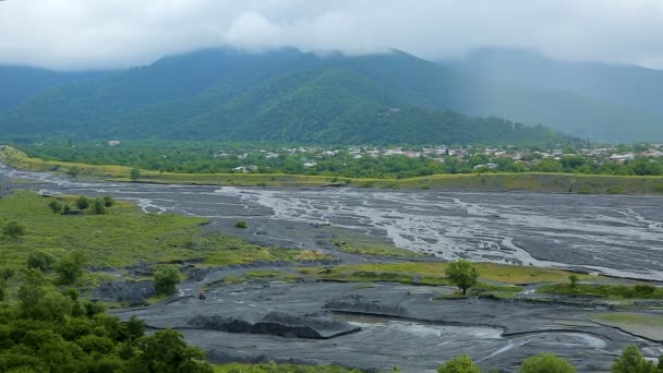 Szokatlanul szép Alazani-folyó a Kakheti-völgy, Grúzia, panoráma — Stock videók