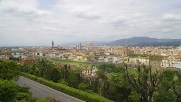 Increíble paisaje de la ciudad de Florencia, el río Arno y las montañas Apeninos, el turismo — Vídeos de Stock