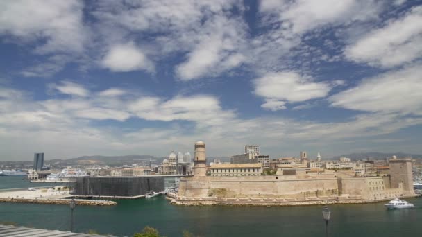 Vista aérea do porto velho, porto natural e principal lugar popular em Marselha — Vídeo de Stock