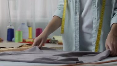 Kadın terzi malzemesi, çocuk bezi üretimi, hobi desen dışarı atarken