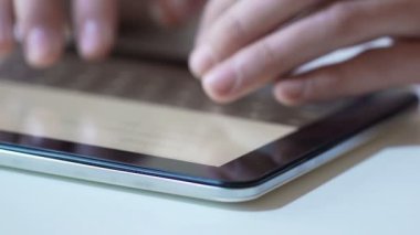 Sanal klavye tablete yazarak, onun genel konuşma düzenleme, notlar adam