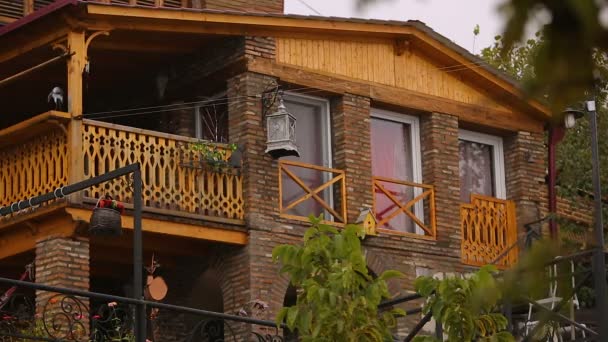 Bella vista di edifici cottage villaggio in Georgia, appartamenti in vendita — Video Stock