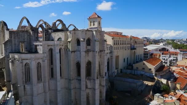 Panoramisch luchtfoto van het gezellige centrum van Lissabon met zijn identiek oranje daken — Stockvideo