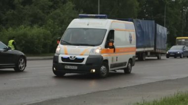 Hastane, sağlık için araba kaza kurbanı tıbbi nakil alarak yaralı