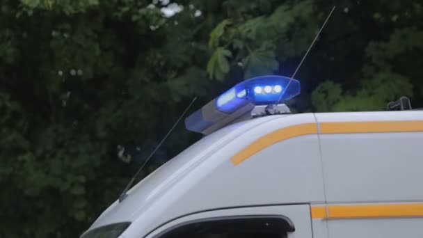 Gloednieuwe ingerichte volledig ambulance auto rijden call, medische hervorming, gezondheidszorg — Stockvideo