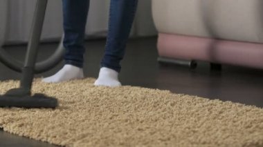 Toz birikimi ve anti kaçınarak Bayan dikkatle emişli mat evde,