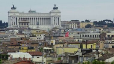 Altare della Patria, Roma, yerleşim bölgesinde tarihi bir anıt yakınındaki önden görünümü