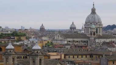 Roma mimari, Altare della Patria, San Carlo al Corso nefes kesen manzarası