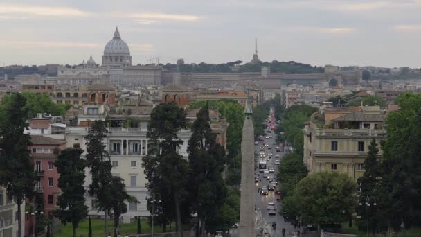 Πιάτσα ντελ Πόπολο, μεγάλη πλατεία στη Ρώμη με τον αιγυπτιακό Οβελίσκο του Ραμσή — Αρχείο Βίντεο