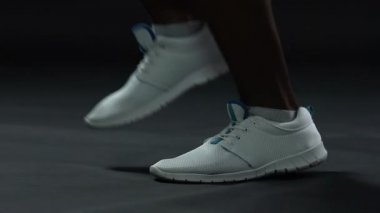 Çalışkan erkek ayakları atlama ip, atlama spor kariyer, aktif yaşam tarzı