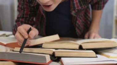 Internet, yerine kağıt kitap okuma genç çocuk modası geçmiş eğitim sistemi