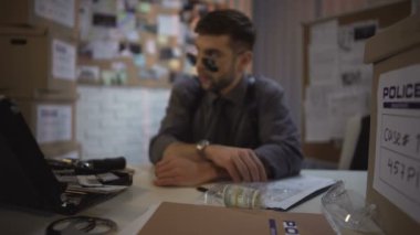Çalmak para--dan fiziksel kanıt bohça, dürüst olmayan office Ajan örtbas