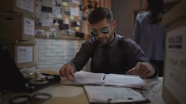 Suç çözme dışarı gizli fotoğraf, Hukuk İcra office Ortaklar bulmak