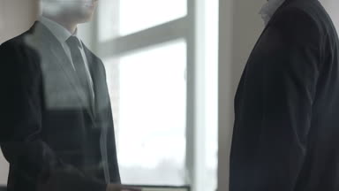 Firma el sıkışma, takım çalışması, ortaklık ile teyit anlaşma iş ortakları