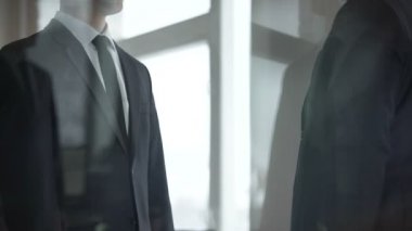 Adam başka bir adamla iş takım, gizli transfer evrak teslim