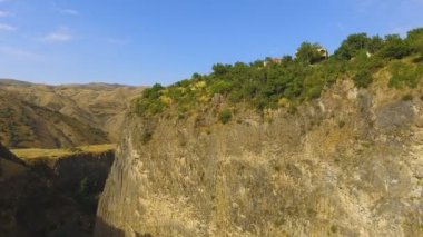 Güzel dağ köyü Halidzor Hill, Ermenistan manzara havadan görünümü