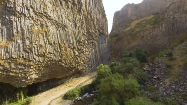 Büyük Garni Gorge bazalt sütunlarla turistik Ermenistan, doğa