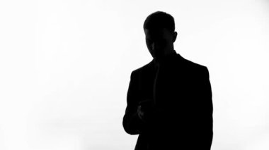 Cep telefonu, fikir tartışması ortağı ile konuşurken işadamı başlangıç