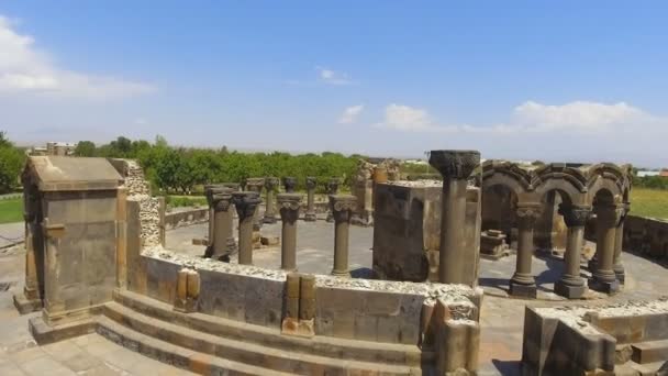 Ruinas de la antigua catedral de Zvartnots ubicada en la provincia de Armavir, Armenia — Vídeos de Stock