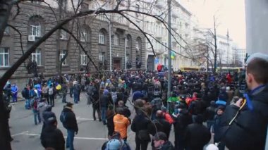 Kiev, Ukrayna - yaklaşık Aralık 2014: Euromaidan gösteriler. Göstericiler büyük kalabalık içinde küçük bloke sokak, genel itiraz toplandı