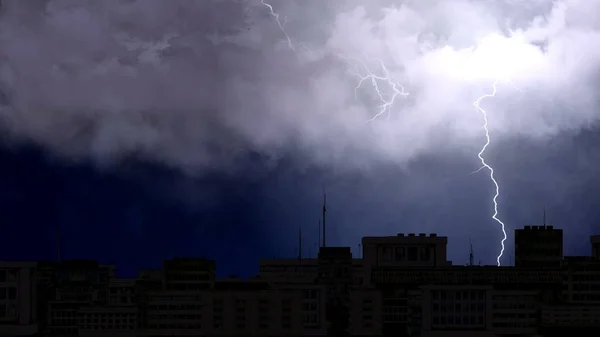 Electric firebolts striking from clouds to ground in the night city, bad weather — Stock Photo, Image