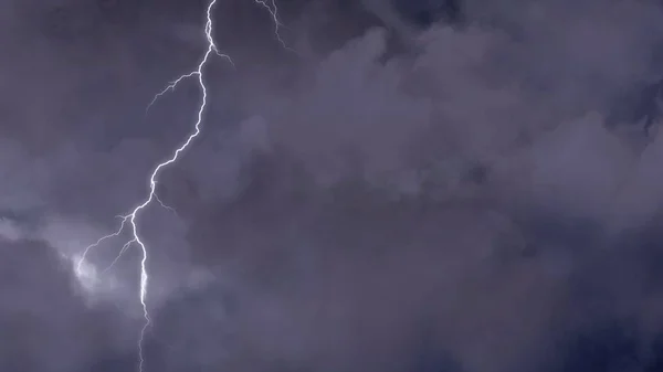 Powerful natural phenomenon, lightning forks striking in dark night sky — Stock Photo, Image