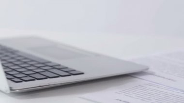 Bölüm Başkanı, okuma ve sözleşme belgelerin imzalanması başarılı iş anlaşması