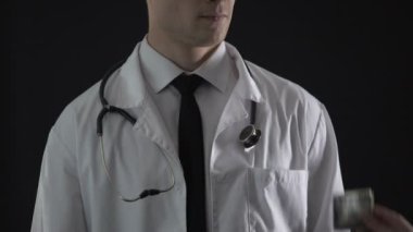 Afyon, reçete için rüşvet almaktan doktor yanlış tıbbi rapor yazma
