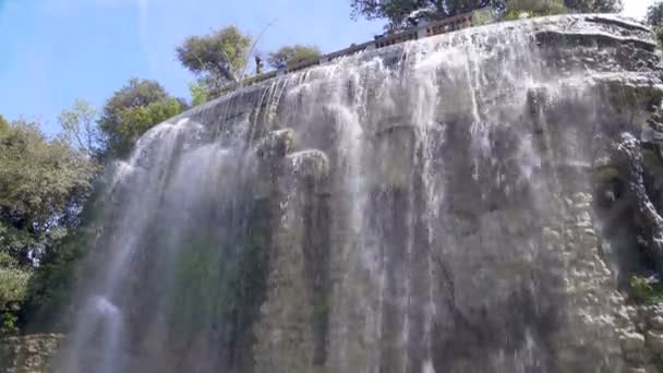 Vattenfall på Colline du Chateau i Nice, vackra naturen, Frankrike landmärke — Stockvideo