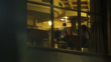 Kadın erkek arkadaşıyla Restoran, reddetti önerisi, paylaşılmayan aşk tatili up