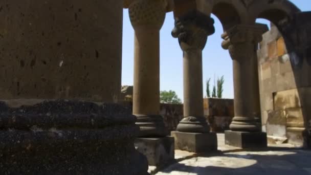 Columnas y ruinas de la Catedral de Zvartnots, iglesia armenia, patrimonio de la Unesco — Vídeos de Stock