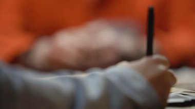 Sorgu odası, Dedektif ifadesini yazılı delil veren mahkum