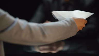 Hükümet görevlisi yakaladı çekimi rüşvet, siyasi yolsuzluk, kelepçeleri kilitli