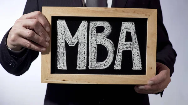 Mba ビジネス教育、ビジネス人持株気配黒板に書かれて — ストック写真